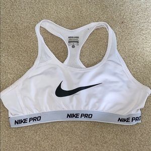 Nike pro sports bra
